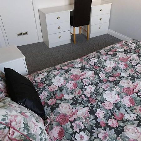 Wonderland Guest House Ковънтри Екстериор снимка